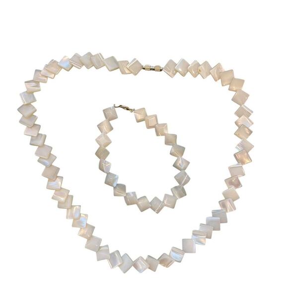 Vintage mother of pearl square necklace and bracelet set - Picture 1 of 6
